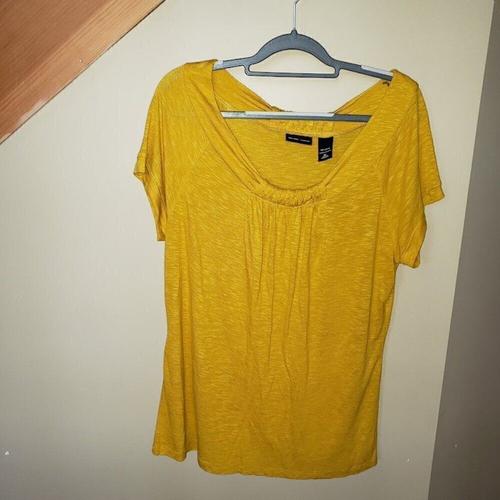 New York & Company Women's 100% Rayon Mustard Yellow Short Sleeve Tshirt XL